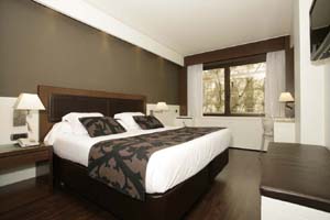 Standard single and 1 child with city view, an extra bed, and private facilities (bath)